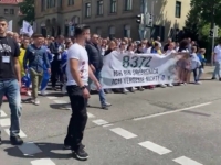 VELIKI SKUP U NJEMAČKOJ: U Stuttgartu održan Marš mira u znak sjećanja na žrtve genocida u Srebrenici (FOTO, VIDEO)