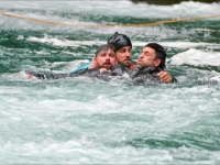 IMPRESIVNE FOTOGRAFIJE IZ KRAJINE: Glumci i kaskaderi nagutali se Une, bihaćki spasioci u akciji (FOTO)