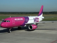 INCIDENT U WIZZ AIR-ovom AVIONU: Crnogorci izbačeni iz aviona jer su se pobunili zbog kašnjenja leta (VIDEO)