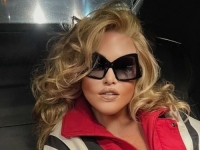 NIKO NE VJERUJE DA JE ZAGAZILA U DEVETU DECENIJU ŽIVOTA: Švicarska žena mačka žari i pali na društvenim mrežama, ljubi 21 godinu mlađeg...