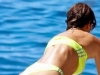 PAPARAZZI U AKCIJI: Jedna od najljepših žena svijeta snimljena na plaži u minijaturnom bikiniju s tangama...