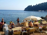 CRNOGORCI SE ZA GLAVU HVATAJU: 'Nikad nismo imali ovako sirote goste iz Srbije, traže sniženje cijene za svaku glupost, oni nisu paradajz-turisti...'