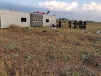 TEŠKA NESREĆA U SRBIJI: Prevrnuo se autobus, ima poginulih i povrijeđenih!