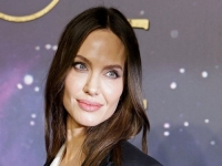 OLIČENJE SOFISTICIRANOSTI: Angelina Jolie u kombinaciji koje je mnoge podsjetila na jedan od njenih filmova (FOTO)