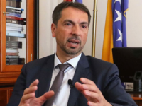 ČAVARA U SVOJOJ BUSOVAČI IMA NAJBOLJE INFORMACIJE: 'Schmidt je na godišnjem, ne znam ko je pisao pismo'