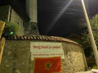 'DAĆE BOG DA IZGURAMO I OVO ISKUŠENJE': Zastava Crne Gore i na džamiji u Podgorici