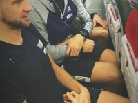 MANJAK PROSTORA: Košarkaši uvijek imaju taj problem, pa tako i Nurkić u avionu za Beč