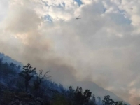 KONAČNO DOBILI POMOĆ: Neumskim vatrogascima u gašenju požara pomaže helikopter Oružanih snaga BiH