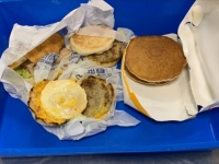 KAO DA JE SVE POSKUPJELO: Putnik morao platiti skoro dvije hiljade dolara jer su mu u prtljagu pronašli sendvič (VIDEO)