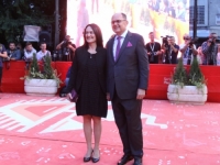 'POLITIKA TREBA DA SE UGLEDA...': Christian Schmidt prošetao crvenim tepihom Sarajevo Film Festivala (FOTO)
