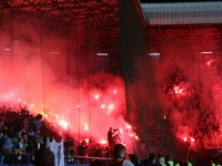 SJAJNA ATMOSFERA NA SARAJEVSKOM DERBIJU: Navijači priredili veličanstven vatromet, stigle brojne poznate ličnosti (FOTO)