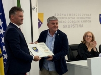 RUKOMETNOJ LEGENDI URUČENO PRIZNANJE: Jasmin Mrkonja dobitnik plakete za zaslužnog građanina Zeničko-dobojskog kantona
