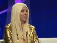 JELENA KARLEUŠA SLIKOVITIM KOMENTAROM UBOLA U SRŽ: Koja je razlika između Arkanovog sina i gay fluidne osobe?