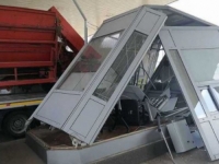 IZ PU DOBOJ POTVRĐENO: Kamion uništio naplatnu kućicu, ali u njoj...