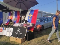 KORIDA U ČAST PJESNIKA PETRA KOČIĆA, A SVE POD POKROVITELJSTVOM VLADE RS:  Bikovi, pjevačice, četnička obilježja i Draža MIhailović (FOTO)