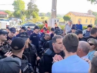 PROTESTI U LIVNU: Demonstranti tvrde da je policija tukla žene i djecu (VIDEO)