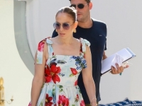 NE PROLAZI NEPRIMJEĆENO: Jennifer Lopez stigla na Capri i ukrala sve poglede u ljetnim kombinacijama (FOTO)