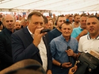 ŠTA SE PJEVALO NA KOČIĆEVOM ZBORU: 'Nema kralja, nema Tita, sve se kod nas Dodik pita' 