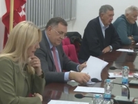 ŠTA SVE DODIK I SNSD RADE PRED IZBORE: Vlast dijeli novac šakom i kapom i nastavlja da se zadužuje (VIDEO)