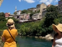 TURISTICA SNIMKOM IZ MOSTARA PODIGLA PRAŠINU: 'Ljudi jednostavno ne shvataju, budite bolji!'