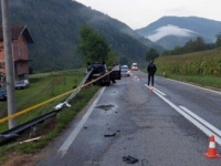 TRAGEDIJA U BiH U RANO JUTRO: Mladić automobilom sletio s ceste i poginuo