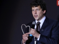 'SB' NA DODJELI 'SRCA SARAJEVA' SLAVNOM AMERIČKOM GLUMCU I REDITELJU: Jesse Eisenberg emotivnom porukom oduševio građane glavnog grada BiH (FOTO)