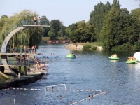 SUMNJIVO PONAŠANJE: Zbog snimanja kupača policija privela muškarca