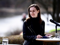 ODUŠEVILA MLAĐU POPULACIJU: Premijerka Finske u nonšalantnoj modnoj kombinaciji za muzički festival (FOTO)