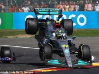 HAOS NA VELIKOJ NAGRADI BELGIJE: Alonso sudarom izbacio Hamiltona iz utrke - 'Kakav idiot! Zna voziti samo...' (VIDEO)