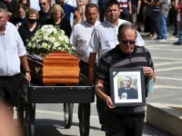 POSLJEDNJE ZBOGOM: Na splitskom groblju Lovrinac sahranjen Vladimir Matijanić (FOTO)