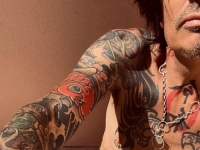 SLAVNI ROKER ŠOKIRAO SVIJET: Bivši suprug seks bombe Pamele Anderson objavio fotografiju bez odjeće (18 PLUS)