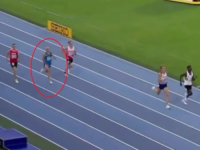 'UŽASNO, POKUŠAVAM DA SE NASMIJEM': Pogledajte trku u kojoj je italijanskom atletičaru ispao polni organ, stalno ga je vraćao nazad ali džaba' (VIDEO)