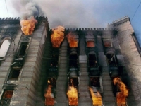 SJEĆANJE NA 25. AVGUST 1992. GODINE: 'Vijećnica je gorjela, trčali smo u vatru dok su nas gađali sa brda'