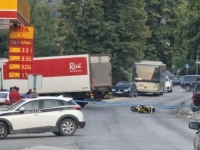 TEŠKA SAOBRAĆAJNA NESREĆA U BiH: Motociklista zadobio povrede nakon sudara s kamionom