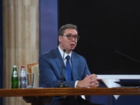 VUČIĆ NIJE LUD, ALI VOLI DA LAŽE: Tvrdi da ga u BiH zovu ludim, a Brnabićku ludom lezbejkom, pa u to udrobio prosječnu platu i netačne podatke o struji