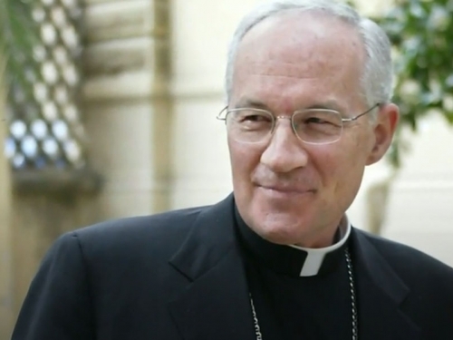 SVIJET JE ZGROŽEN NOVIM SKANDALOM: Istaknuti vatikanski kardinal optužen za seksualni napad...