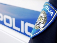 NESREĆA NA KRKU: Automobilom htio ući na trajekt, pa sletio u more i poginuo