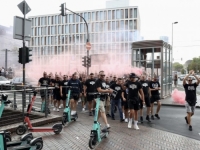 LAGANO 'ZAGRIJAVANJE' NA ULICAMA KOLNA: Navijači Slovenije i BiH zajedno zapjevali 'Volim te Bosno', stigli i BH Fanaticosi (VIDEO)