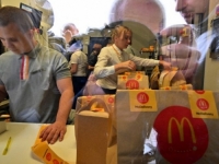 SIMBOLIČAN IZRAZ PODRŠKE: McDonald's se vratio u razorenu Ukrajinu, dostavljači u redovima čekaju narudžbe