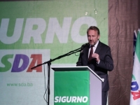 IZETBEGOVIĆ PROVOCIRA DODIKA: 'Harmonikom nisi sakrio istinu, ništa u Predsjedništvu nisi postigao!'