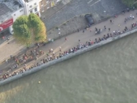 NEPREGLEDNA KOLONA LJUDI: Čak 750 hiljada Britanaca došlo odati počast kraljici, ni kiša im ne smeta (FOTO, VIDEO)