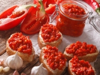 VRIJEME JE ZA KRALJA ZIMNICE: Domaći recept za najbolji ajvar koji nikada ne razočara