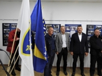 'PRIČATI ŠTO GLASNIJE O ONOM ŠTO SE DESILO': Otvorena izložba o formiranju Drugog korpusa Armije R BiH