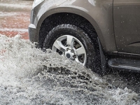 GOTOVO SVI RADIMO ISTU GREŠKU: Ukoliko se automobilom vozite kroz vodu – budite oprezni, može biti opasno..