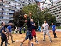 HADŽIKADIĆ ZAIGRAO BASKET S GRAĐANIMA: 'Politika bilborda je politika prošlosti' (FOTO)