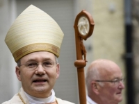 NJEMAČKI BISKUP OBJAŠNJAVA: 'Homoseksualnost nije Božija greška nego Božija volja'