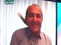 DIREKTNO U POTILJAK: Sportskog komentatora ošamarila mačka dok je pričao uživo u programu (VIDEO)