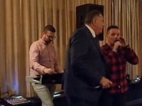 DEBAKL ZA MIKROFONOM: Milorad Dodik u Doboju pokušao zapjevati s maturantima, pogledajte kako je završilo (VIDEO)