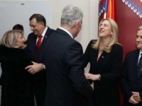 ZAŠTO JE U PREDSJEDNIŠTVU BiH KLJUČAN OMJER 2:1: Pobijedi li Krišto, Čović i Dodik preuzimaju kontrolu nad Centralnom bankom i Oružanim snagama, imenuju ambasadore, a mogu raspustiti...