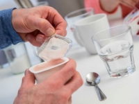 NAVIKA JE ČUDO, ALI PRESTANITE: Lizanje poklopca čaše od jogurta može biti opasno